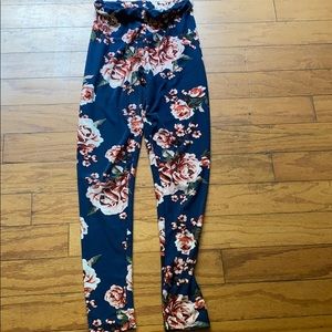 Navy blue floral print leggings
